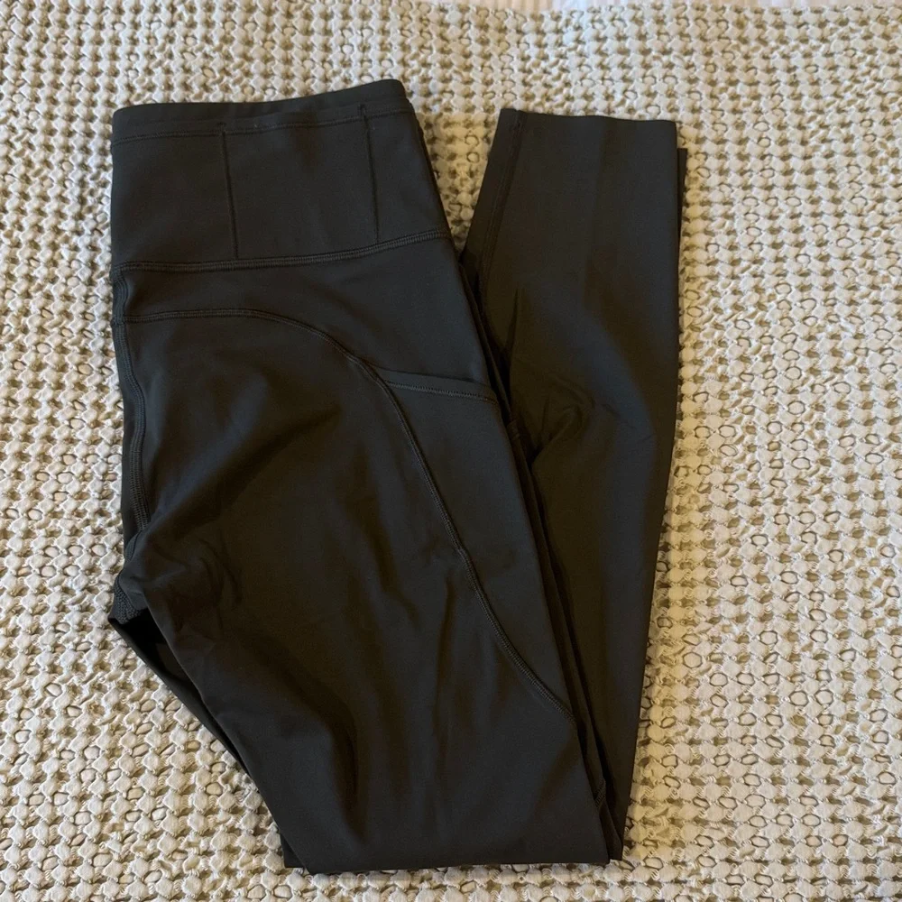LULULEMON 7 Pocket Leggings in Olive Green sz 8 EUC - Picture 8 of 9